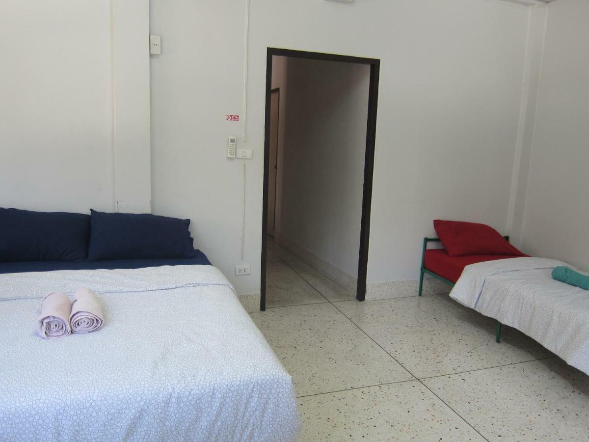 D&N Hostel Bangkok Exterior photo