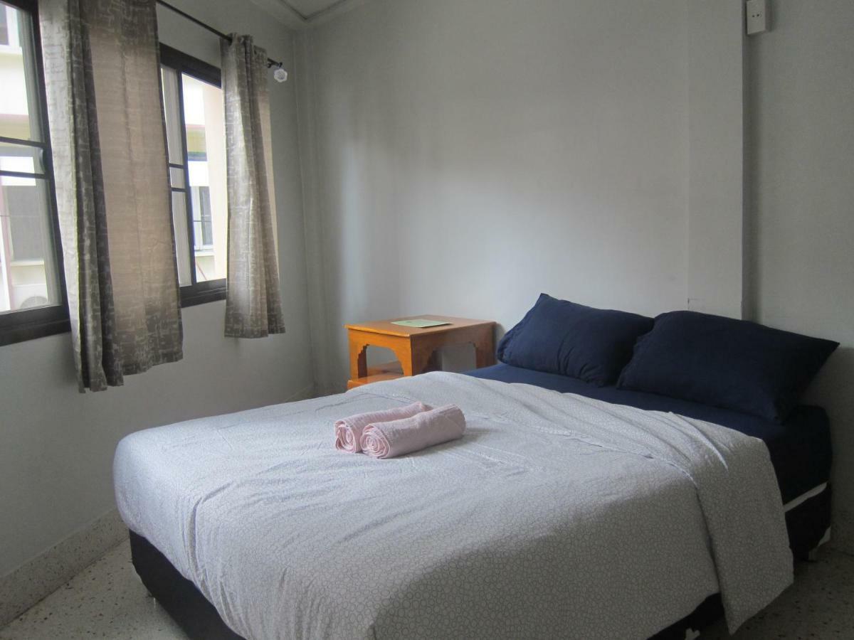 D&N Hostel Bangkok Exterior photo